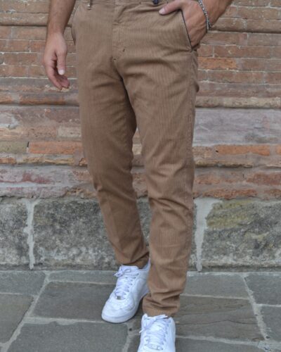 CHINOS SLIM CON DETTAGLI A CONTRASTO BERNA