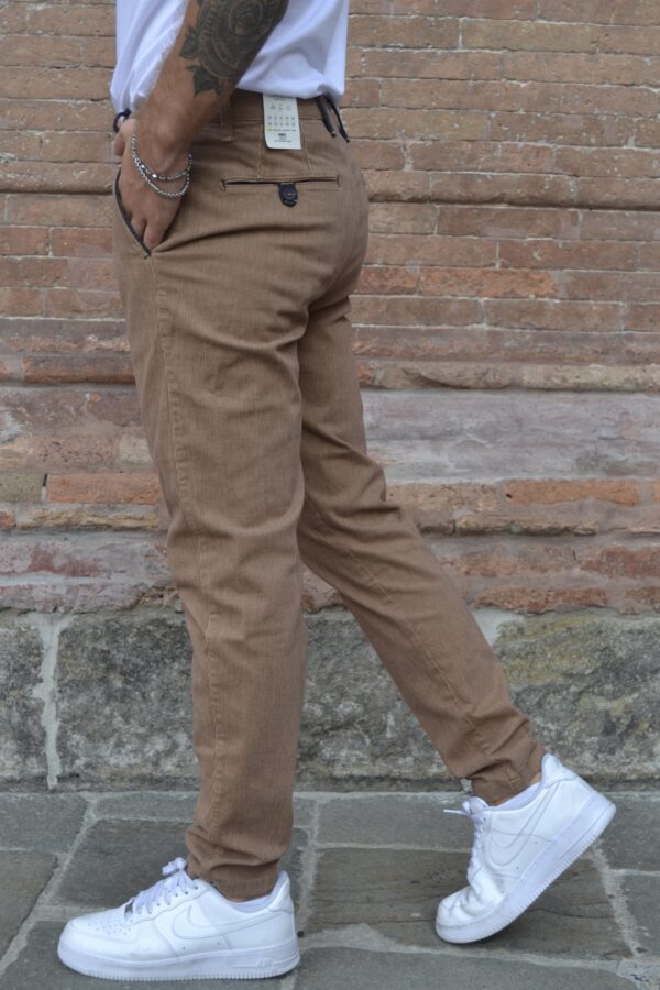 CHINOS SLIM CON DETTAGLI A CONTRASTO BERNA