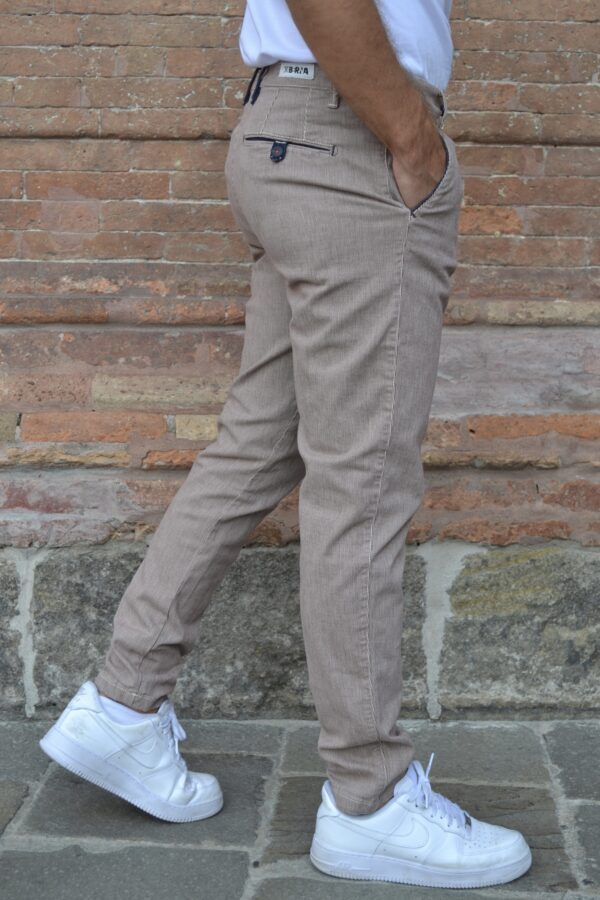 CHINOS SLIM CON DETTAGLI A CONTRASTO BERNA